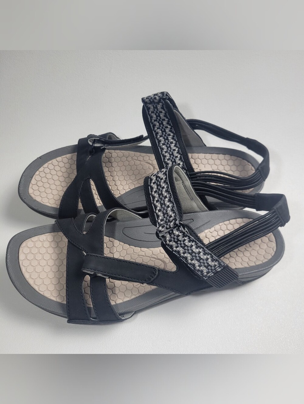 Baretraps Black Dalton 2 Inch Velcro Strap Sandal Sz 7.5